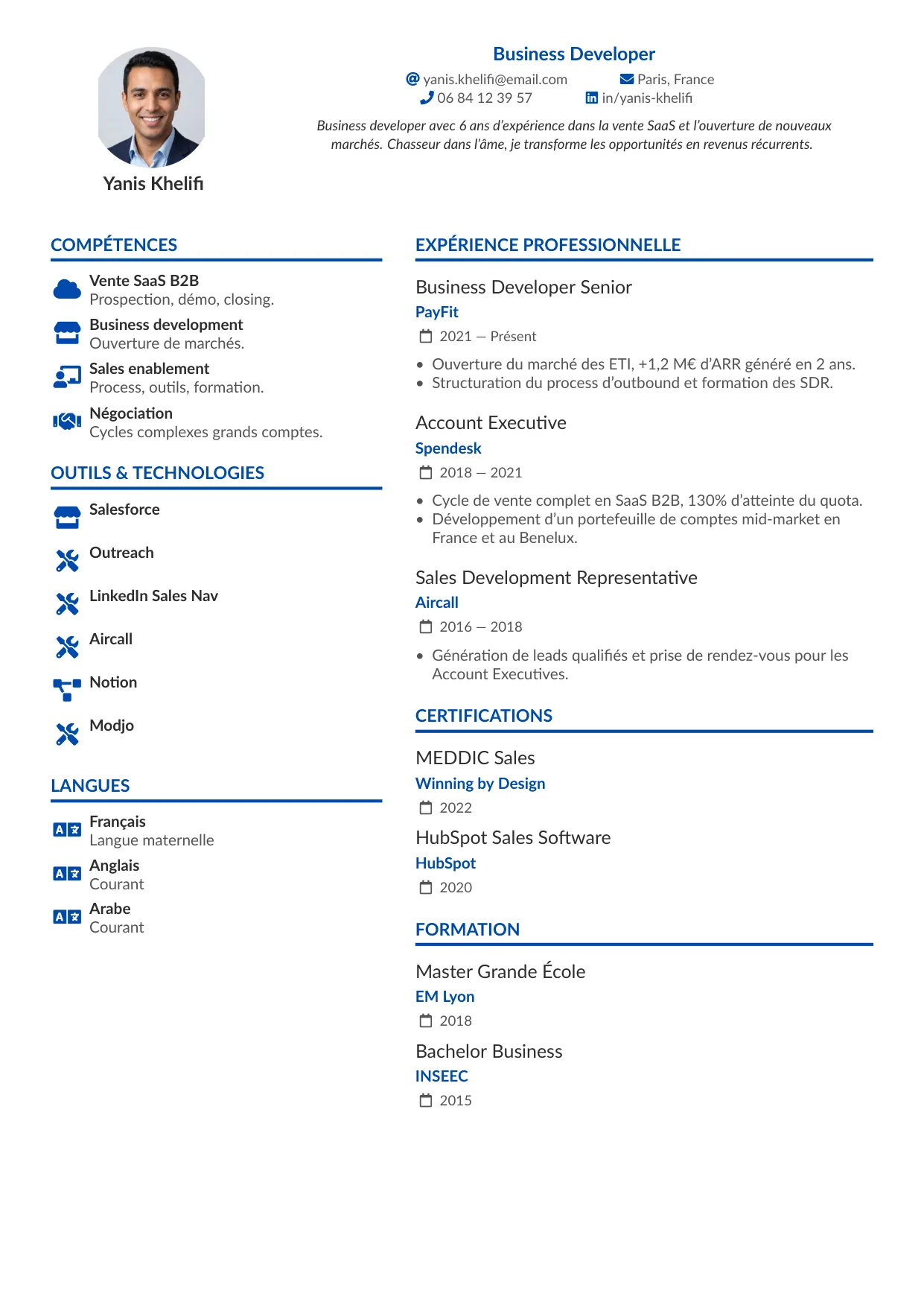 Aperçu du template de CV Consultant ESN — deux colonnes avec photo circulaire