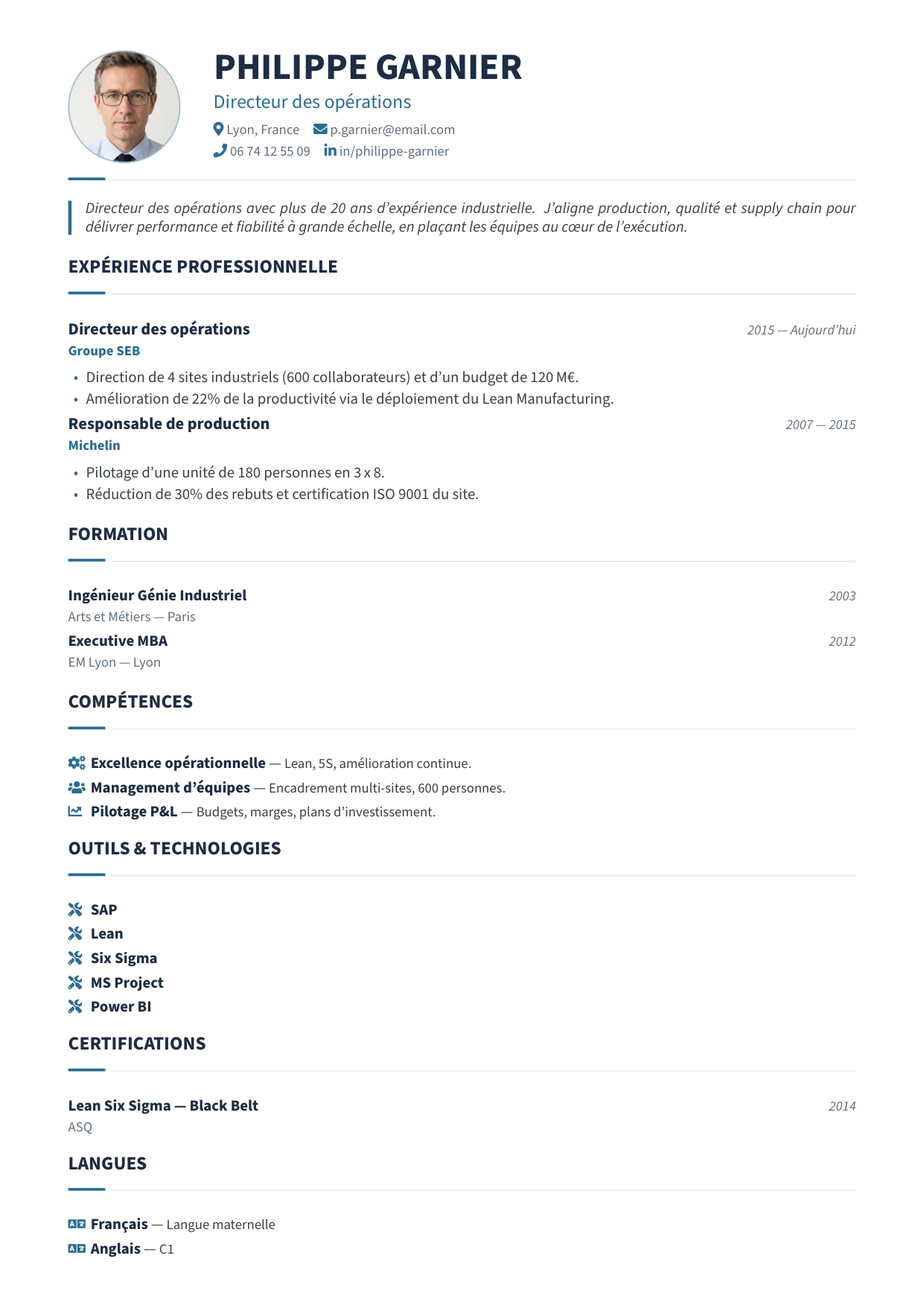 Aperçu du template de CV Élégance — mono-colonne premium avec filets d'accent