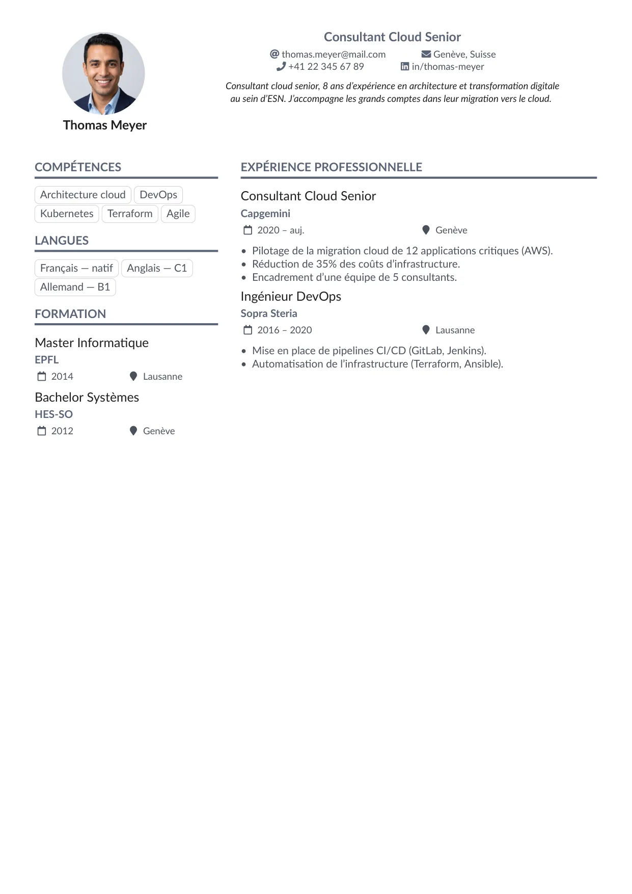 Aperçu du template de CV Consultant Slate — déclinaison ardoise de CV Consultant ESN