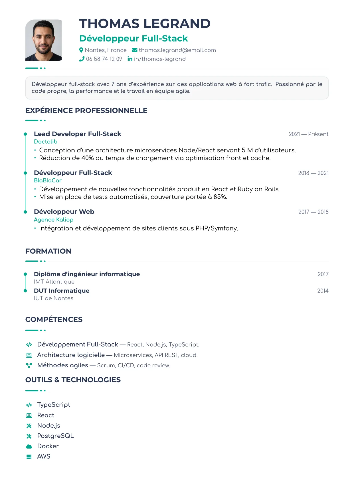 Aperçu du template de CV Manager — charte CVGator avec rail chronologique