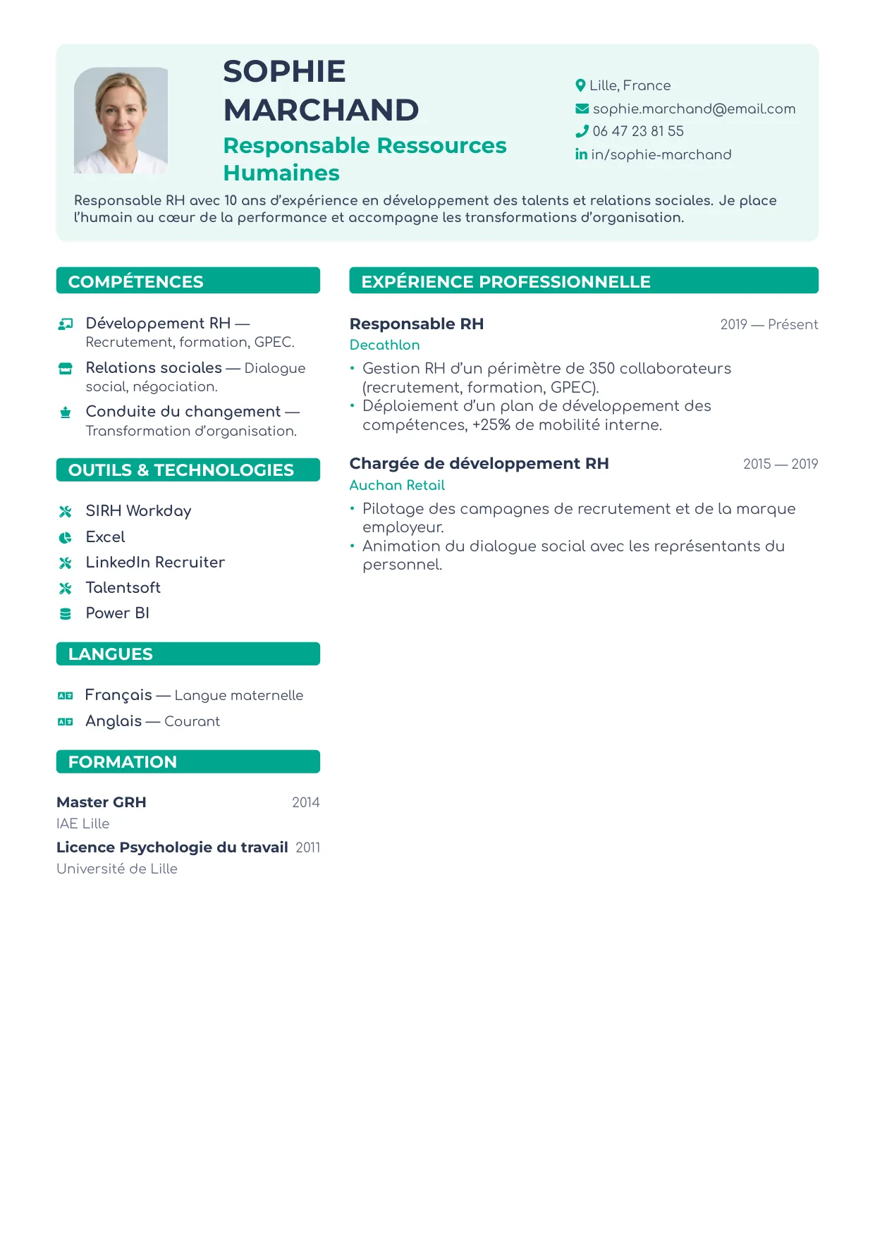 Aperçu du template de CV Suisse — bandeau d'en-tête teinté façon CV suisse et cartouches émeraude