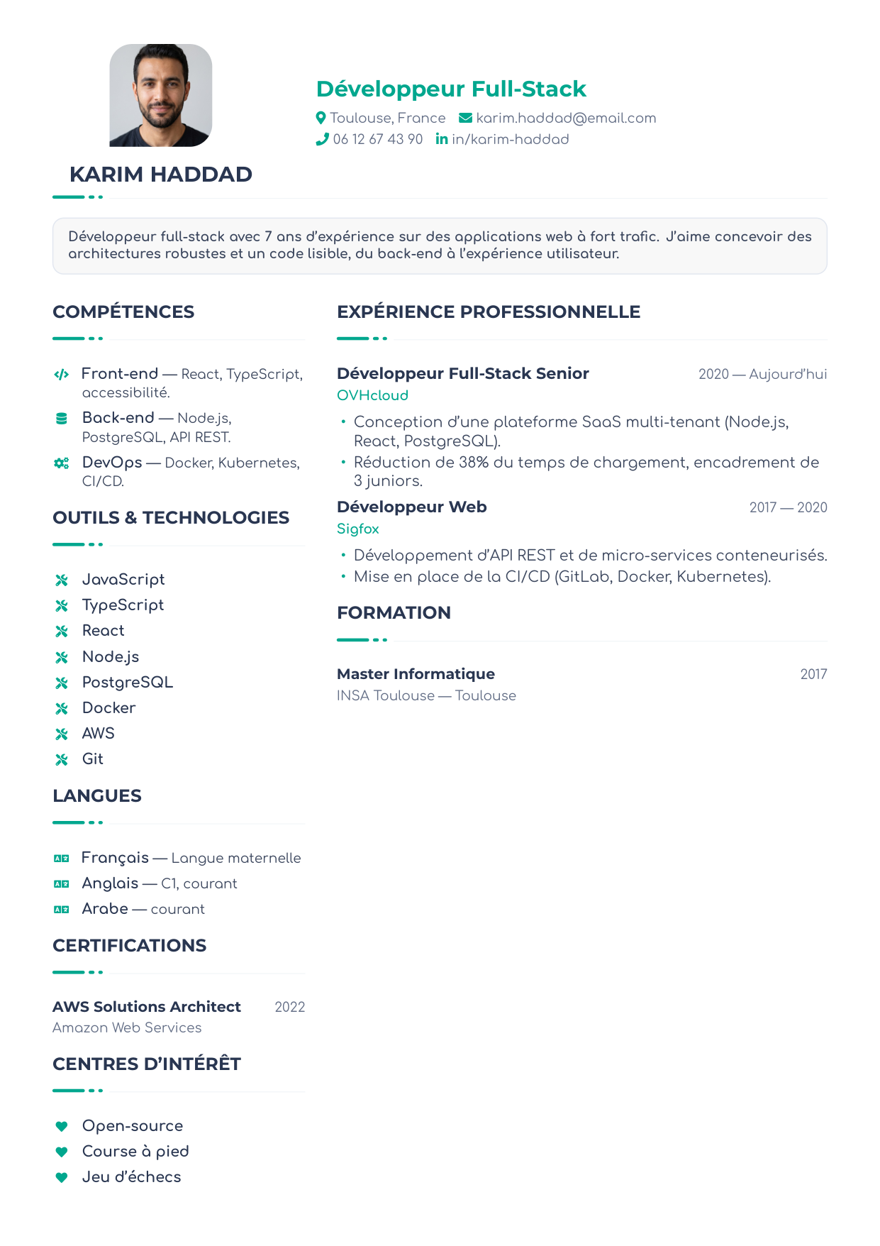 Aperçu du template de CV SYno@cvgator — charte CVGator en bicolonne équilibrée